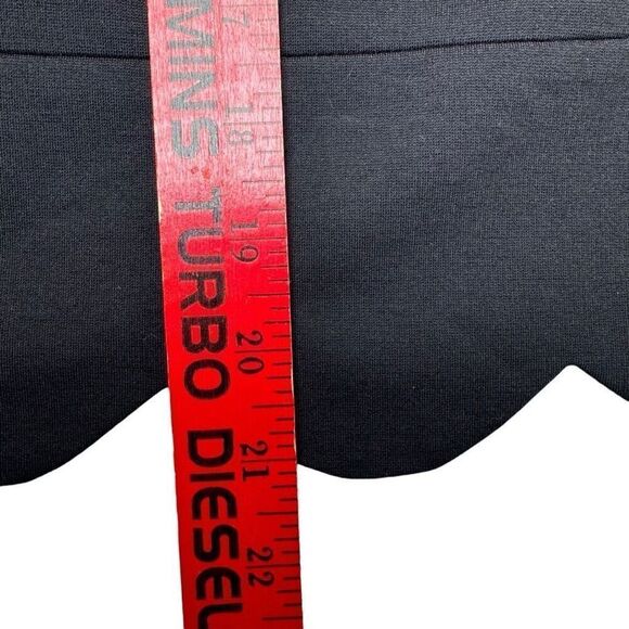 Kate Spade Ponte Scallop Hem 3/4 Sleeve Crew Neck Top Blouse Women’s Size 4‎ - Picture 10 of 10